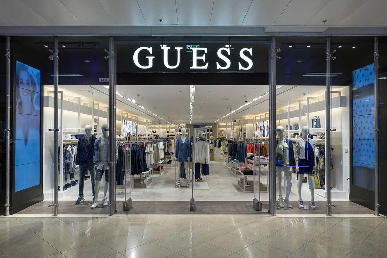 Guess турция. Guess Европейский ТЦ. Guess вывеска. Guess в ТЦ. Guess фото магазина.